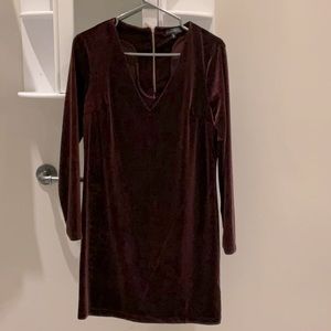 🇬🇧Dynamite burgundy velour sheath style dress